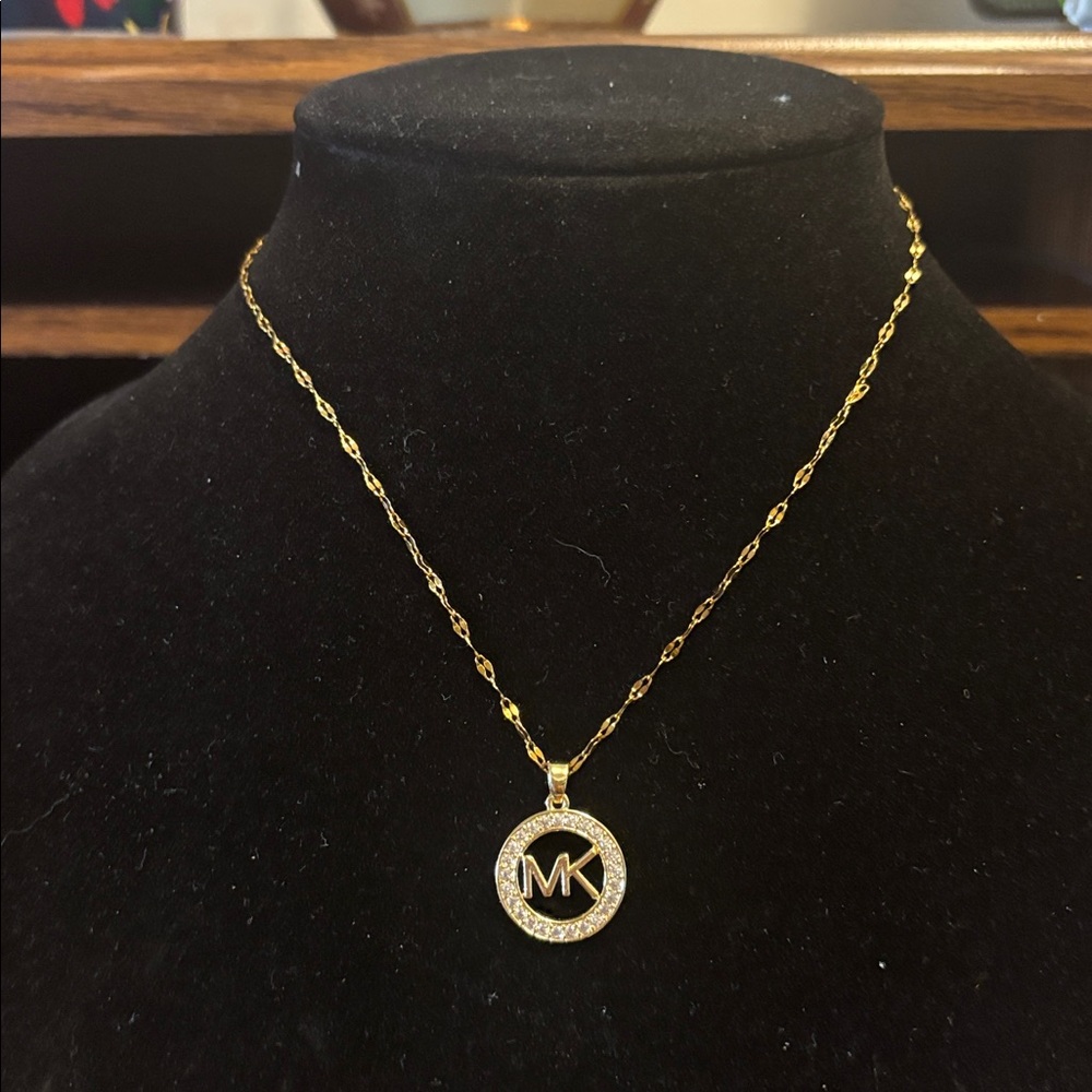 Golden silver pendant necklace